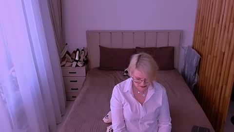 Sabrina MacMarren online show from 06/05/26, 05:40