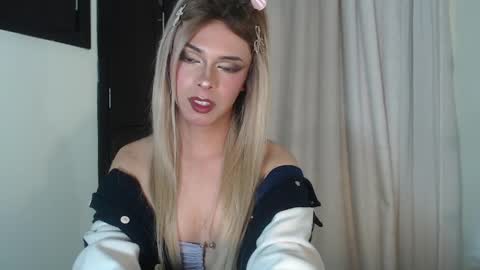 Snapshot of sabrinatshot chatting on 05/30/26, 03:25 sabrinatshot online show from 05/30/26, 03:25