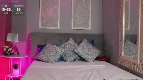 Snapshot of sabrinna_sky chatting on 07/27/26, 05:25 Sabrina online show from 07/27/26, 05:25