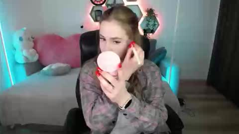 Snapshot of sabrinviolet chatting on 04/26/26, 08:12 Sabrina Violet online show from 04/26/26, 08:12
