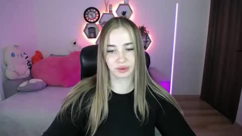 Snapshot of sabrinviolet chatting on 05/03/26, 08:09 Sabrina Violet online show from 05/03/26, 08:09