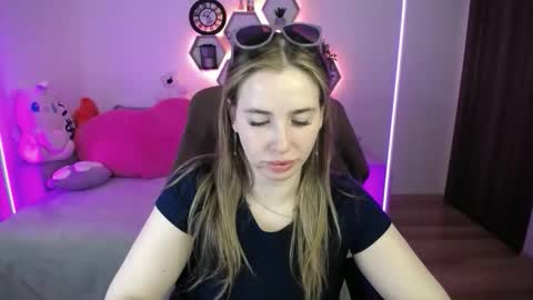 Snapshot of sabrinviolet chatting on 05/06/26, 08:08 Sabrina Violet online show from 05/06/26, 08:08
