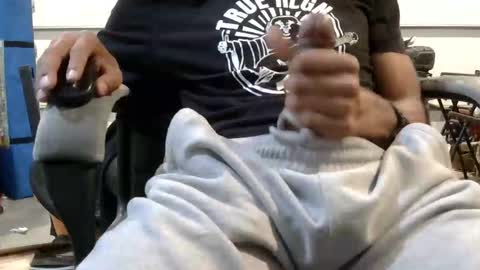 Snapshot of sacalaschichiss chatting on 11/11/25, 10:21 Dee online show from 11/11/25, 10:21