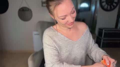 sacha__xx online show from 03/13/26, 06:42