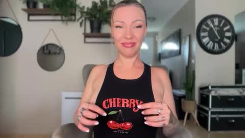 Snapshot of sacha__xx chatting on 04/30/26, 10:54 sacha__xx online show from 04/30/26, 10:54