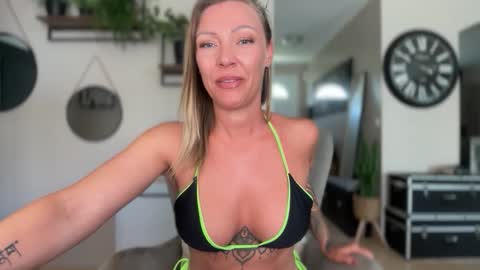 Snapshot of sacha__xx chatting on 06/08/26, 12:49 sacha__xx online show from 06/08/26, 12:49