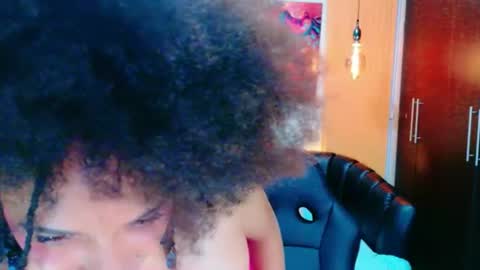 Snapshot of sacharosee chatting on 06/11/26, 12:32 sacharosee online show from 06/11/26, 12:32