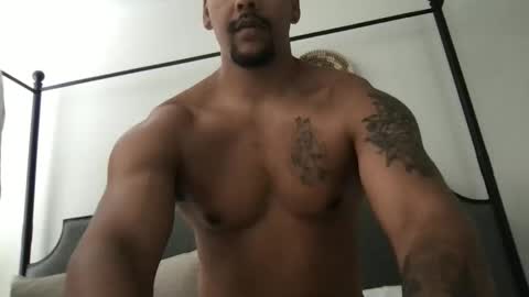 Snapshot of sack_draggin chatting on 05/08/26, 03:17 Beezy online show from 05/08/26, 03:17