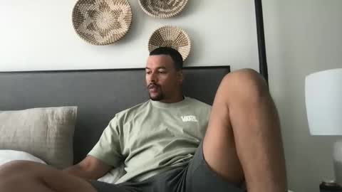 Snapshot of sack_draggin chatting on 05/10/26, 02:33 Beezy online show from 05/10/26, 02:33