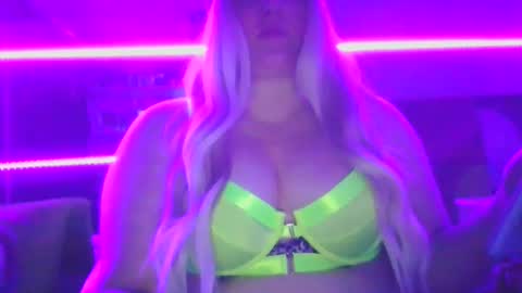 Snapshot of saddybaddie chatting on 01/05/25, 05:41 saddybaddie online show from 01/05/25, 05:41