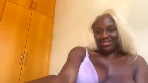 Snapshot of sade991803 chatting on 06/10/26, 02:16 Onika online show from 06/10/26, 02:16