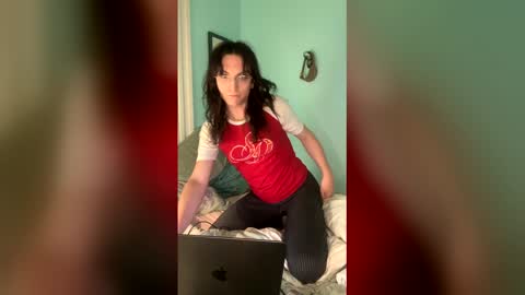 Snapshot of sadie_stars chatting on 12/17/25, 01:33 Sadie online show from 12/17/25, 01:33