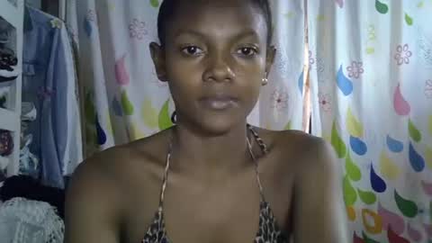 Snapshot of safira19 chatting on 10/18/25, 01:34 safira19 online show from 10/18/25, 01:34