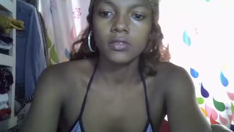 Snapshot of safira19 chatting on 10/20/25, 06:14 safira19 online show from 10/20/25, 06:14