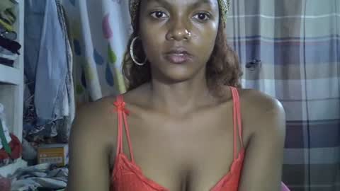 Snapshot of safira19 chatting on 10/21/25, 07:36 safira19 online show from 10/21/25, 07:36