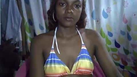 Snapshot of safira19 chatting on 10/23/25, 01:32 safira19 online show from 10/23/25, 01:32