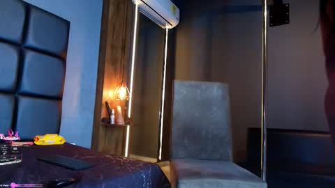 Snapshot of safiro_blue chatting on 11/12/25, 01:33 SARA online show from 11/12/25, 01:33