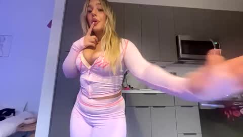 Snapshot of sageblue5683 chatting on 11/08/25, 03:50 Shaina Blue online show from 11/08/25, 03:50