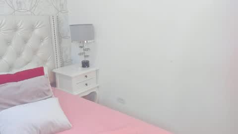 Cattleya online show from 12/16/24, 03:19