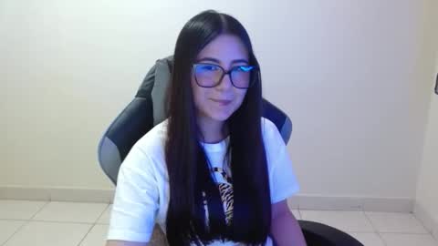 Sahaliefox  online show from 10/20/25, 10:54