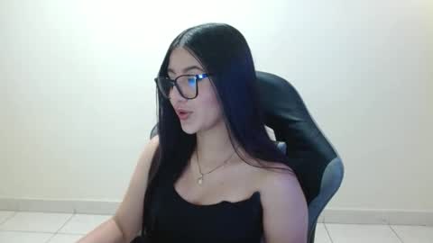Snapshot of sahaliefox_ chatting on 04/25/26, 01:52 Sahaliefox online show from 04/25/26, 01:52