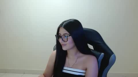 Snapshot of sahaliefox_ chatting on 04/27/26, 09:46 Sahaliefox online show from 04/27/26, 09:46