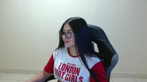 Snapshot of sahaliefox_ chatting on 04/29/26, 10:05 Sahaliefox online show from 04/29/26, 10:05