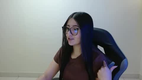 Snapshot of sahaliefox_ chatting on 05/03/26, 02:12 Sahaliefox online show from 05/03/26, 02:12