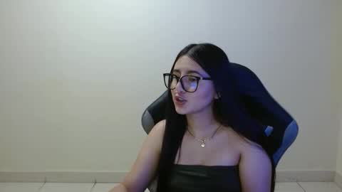 Snapshot of sahaliefox_ chatting on 05/04/26, 09:44 Sahaliefox online show from 05/04/26, 09:44