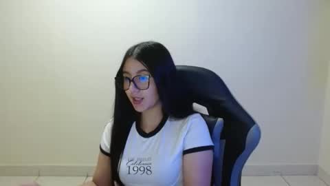 Snapshot of sahaliefox_ chatting on 05/13/26, 11:33 Sahaliefox online show from 05/13/26, 11:33