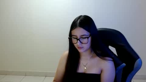 Snapshot of sahaliefox_ chatting on 05/23/26, 03:27 Sahaliefox online show from 05/23/26, 03:27
