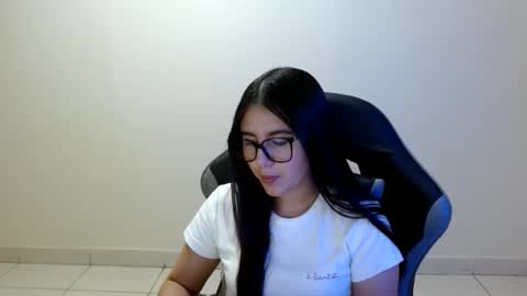 Snapshot of sahaliefox_ chatting on 05/26/26, 06:04 Sahaliefox online show from 05/26/26, 06:04