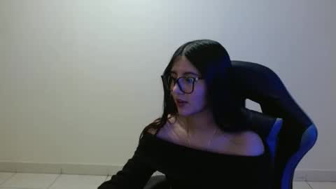 Snapshot of sahaliefox_ chatting on 05/27/26, 09:23 Sahaliefox online show from 05/27/26, 09:23