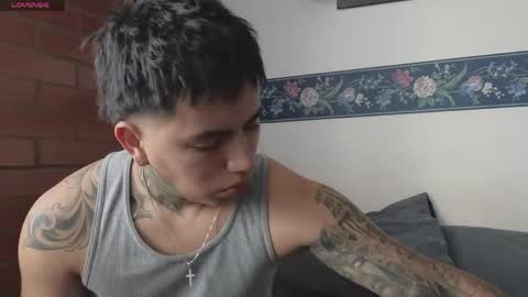 Snapshot of sahara_n_thiago chatting on 05/15/26, 11:50 Sahara y Thiago online show from 05/15/26, 11:50