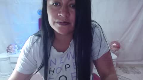 Snapshot of saharajonson chatting on 10/20/25, 02:01 saharajonson online show from 10/20/25, 02:01