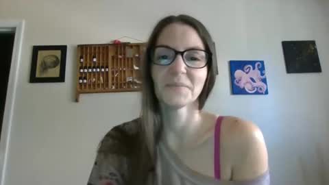 Snapshot of sahmilf chatting on 12/16/24, 06:16 Lelo online show from 12/16/24, 06:16