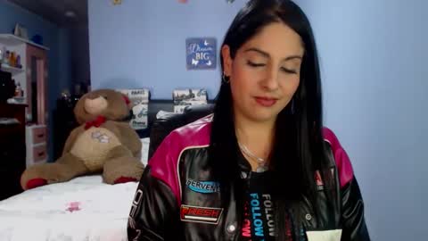 Snapshot of sahotlove1 chatting on 05/29/26, 04:05 Karina online show from 05/29/26, 04:05