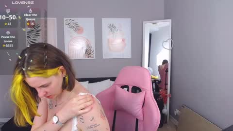 Adel online show from 04/11/26, 12:20