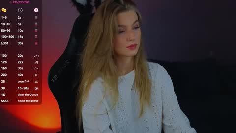 Snapshot of saillise chatting on 11/22/25, 10:42 Sofia online show from 11/22/25, 10:42