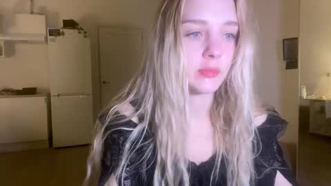 Sofia online show from 11/17/25, 12:49