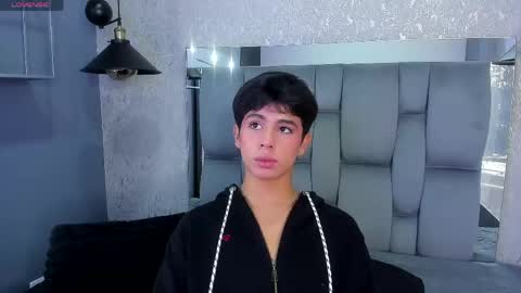Snapshot of saintdangelo chatting on 05/29/26, 01:42 Santi online show from 05/29/26, 01:42