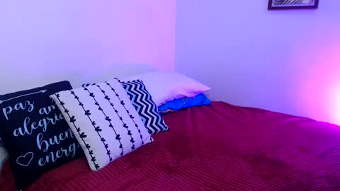 Sarah online show from 12/12/24, 03:43