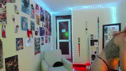 sakura_of online show from 10/02/25, 01:51