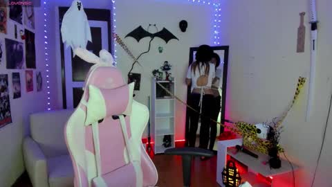 sakura_of online show from 10/24/25, 11:06