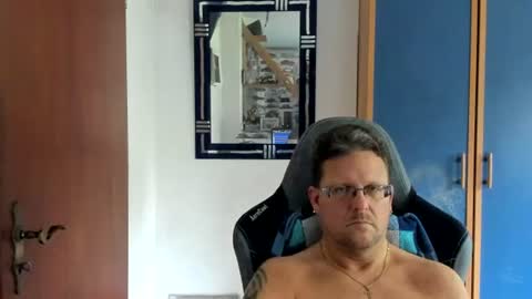 Snapshot of salichris chatting on 07/16/26, 12:44 salichris online show from 07/16/26, 12:44