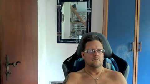 Snapshot of salichris chatting on 07/18/26, 09:02 salichris online show from 07/18/26, 09:02