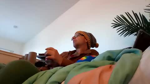 Snapshot of salis1981 chatting on 01/20/25, 12:46 salis1981 online show from 01/20/25, 12:46