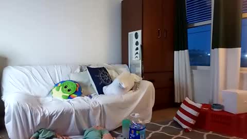 Snapshot of salis1981 chatting on 02/05/25, 01:37 salis1981 online show from 02/05/25, 01:37