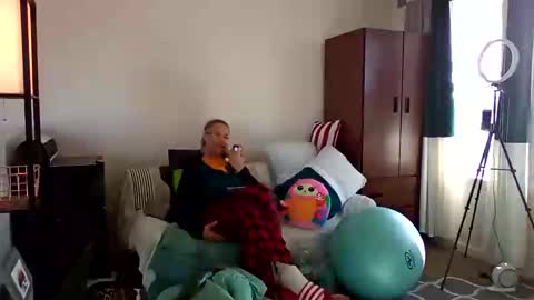 Snapshot of salis1981 chatting on 03/01/25, 02:04 salis1981 online show from 03/01/25, 02:04