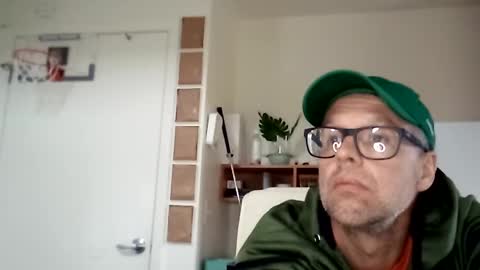 Snapshot of salis1981 chatting on 03/02/25, 11:42 salis1981 online show from 03/02/25, 11:42